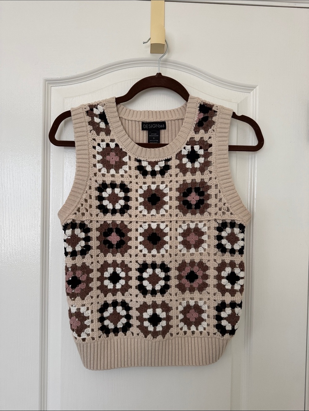 Design Lab Lord & Taylor Beige Crochet Knit Sleeveless V-Neck Sweater Vest